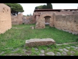 02752 ostia - regio v - insula vi - caseggiato del sole (v,vi,1) - raum (6) - raum (7) - bli ri osten - 01-2024.jpg